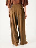 Bruine broek tohdo movi