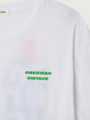Wit t-shirt apoly bottles