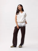Beige mouwloze sweater met v-hals
