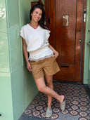 Beige mouwloze sweater met v-hals