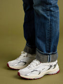 Sneaker re-run white silver