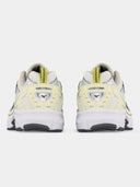 Sneakers met gele details