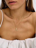 Gouden hangertje A initial muse necklace charm