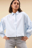 Lichtblauwe blouse sarah short
