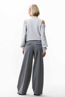 Grijze sweater met open schouders