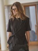 Zwart t-shirt met knoopdetail orianecc