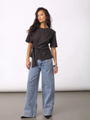 Zwart t-shirt met knoopdetail orianecc
