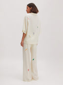 Off-white blouse met embroidery holly