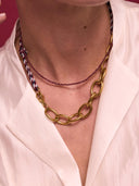 Fijne korte ketting met mini edelsteentjes aubergine