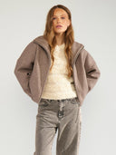 Beige wollen jacket nuklima