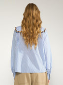 Lichtblauwe blouse numayana