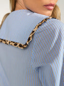Lichtblauwe blouse numayana