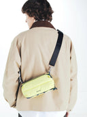 Bottle sacoche medium puffer canary yellow