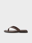 Donkerbruine leren teenslippers izzy