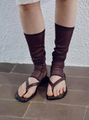 Donkerbruine leren teenslippers izzy
