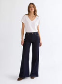Flared loose jeans canyon lines