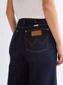 Flared loose jeans canyon lines